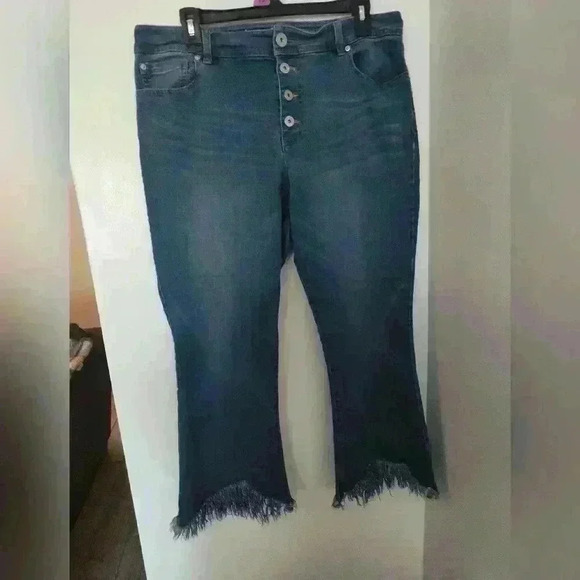 INC Fringe-Trim Curvy Cropped Jeans size 12 #184 - Picture 1 of 2
